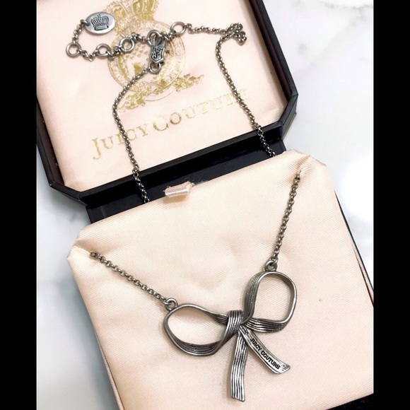 🆕🔥RARE JUICY COUTURE BEAUTIFUL SMALL SILVER BOW NECKLACE/👀👀ALL PICS PLEASE - Picture 11 of 16
